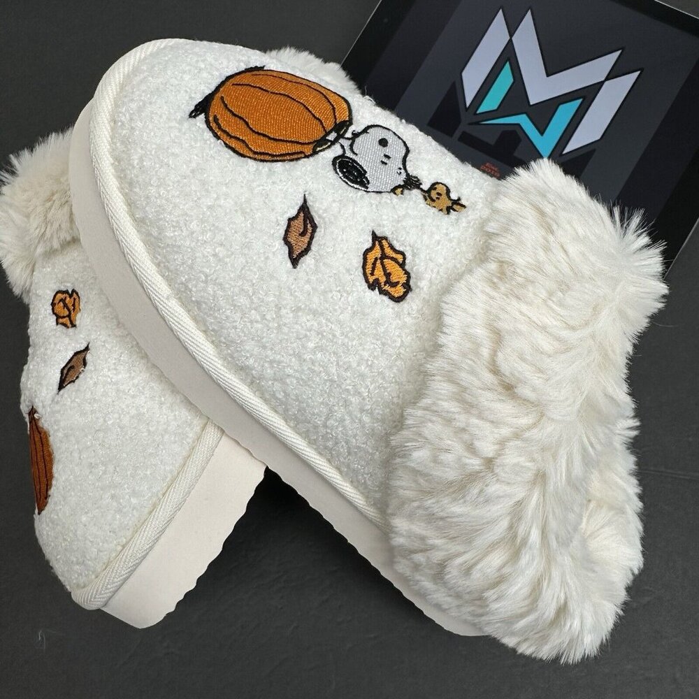 AE Fall Peanuts Snoopy White Slippers American Eagle Women’s Sizes